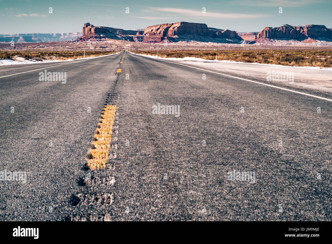 auf der Straße Wintermorgen in das Monument valley Stockfoto