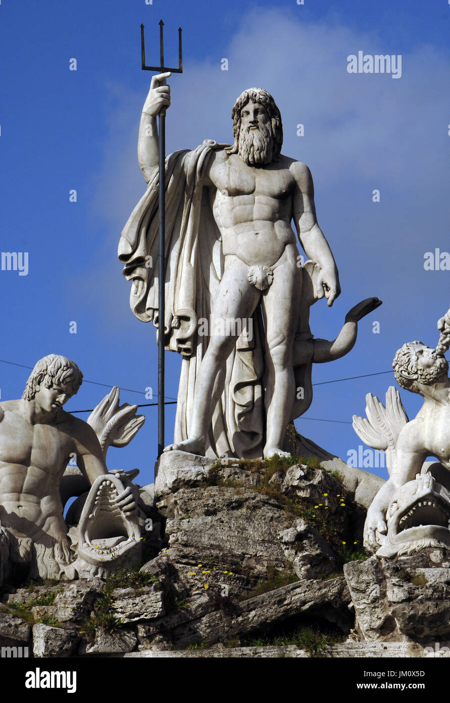 Brunnen von Neptun durch Giovanni Ceccarini (1822-23). Neptun mit seinem Tridient und Delphine. Piazza del Popolo (Platz des Volkes). Rom. Italien. Stockfoto