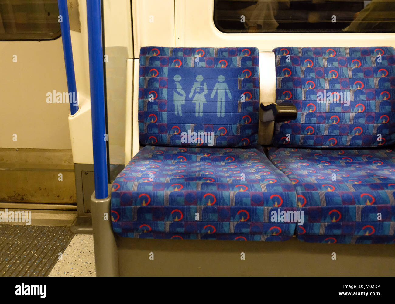 Priorität-Sitz auf tube Stockfoto