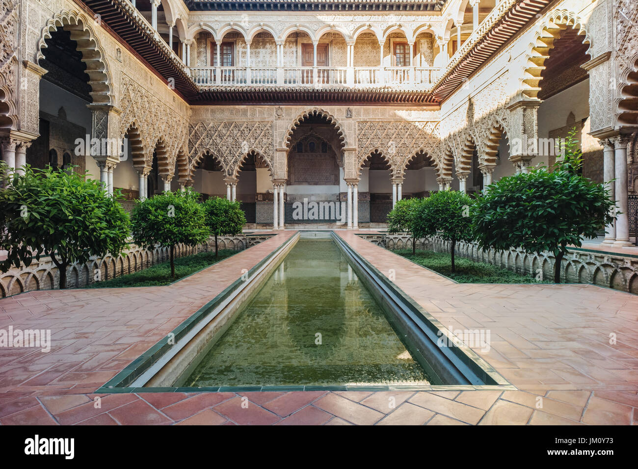 Erstaunliches Beispiel für die maurische Architektur in Sevilla Stockfoto