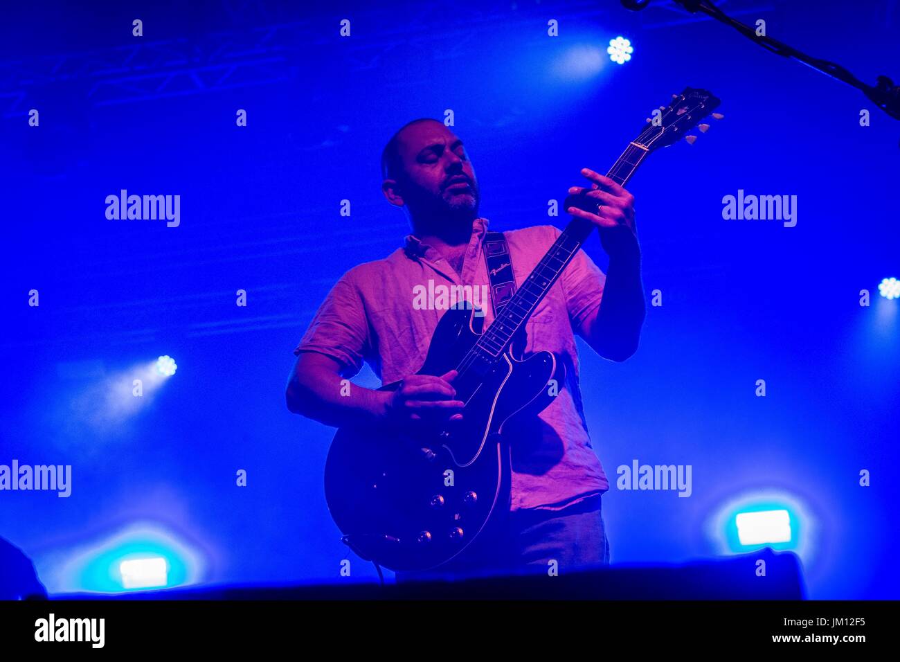 Ross Godfrey der englischen elektronische Band Morcheeba abgebildet auf der Bühne, während sie im Circolo Magnolia Segrate in Mailand, Italien durchführen. (Foto: Roberto Finizio / Pacific Press) Stockfoto