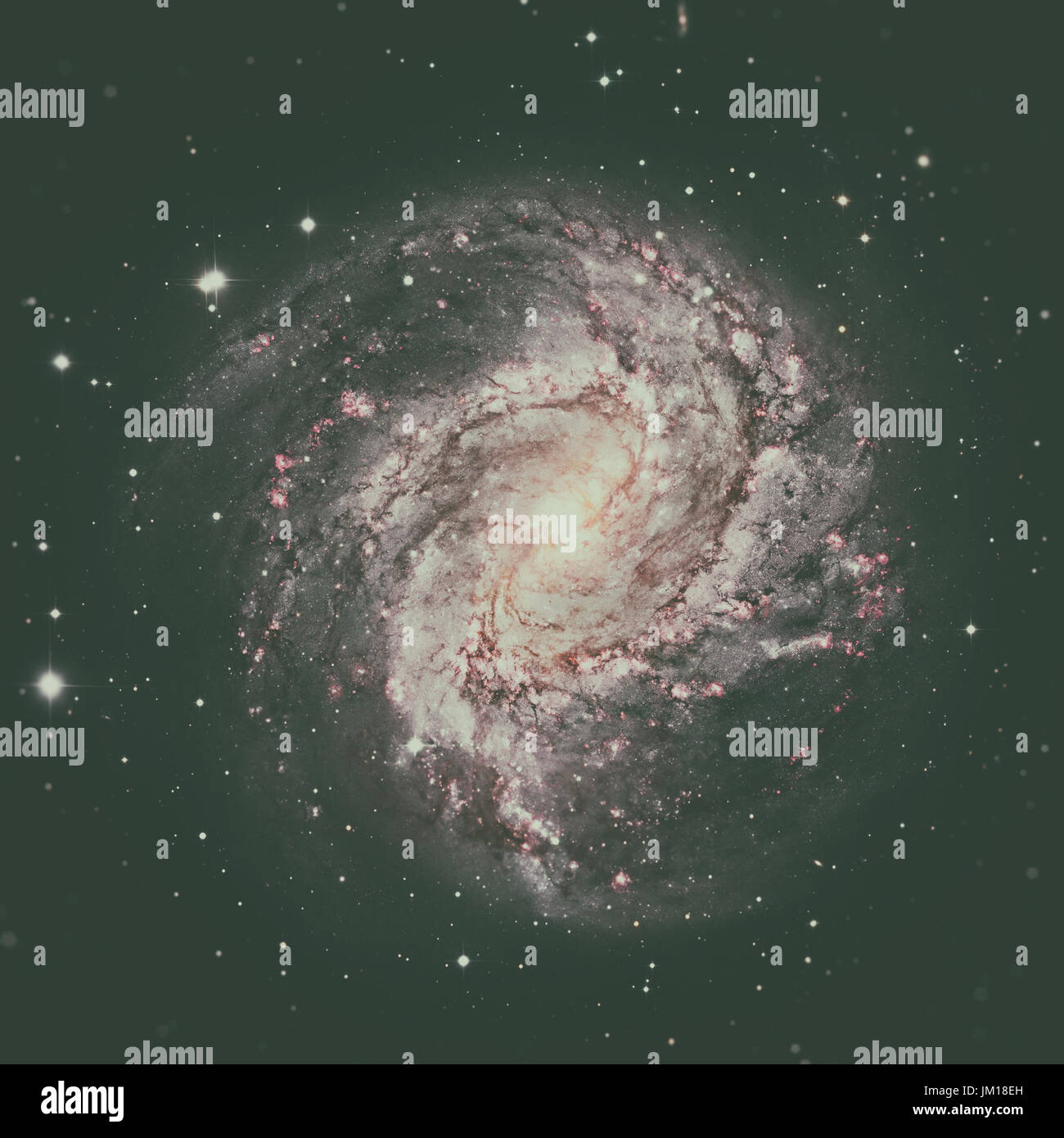 Messier 83, südlichen Pinwheel Galaxie M83 oder NGC 5236 ist eine vergitterte Spiralgalaxie im Sternbild Hydra. Elemente des Bildes von der NASA eingerichtet. Stockfoto