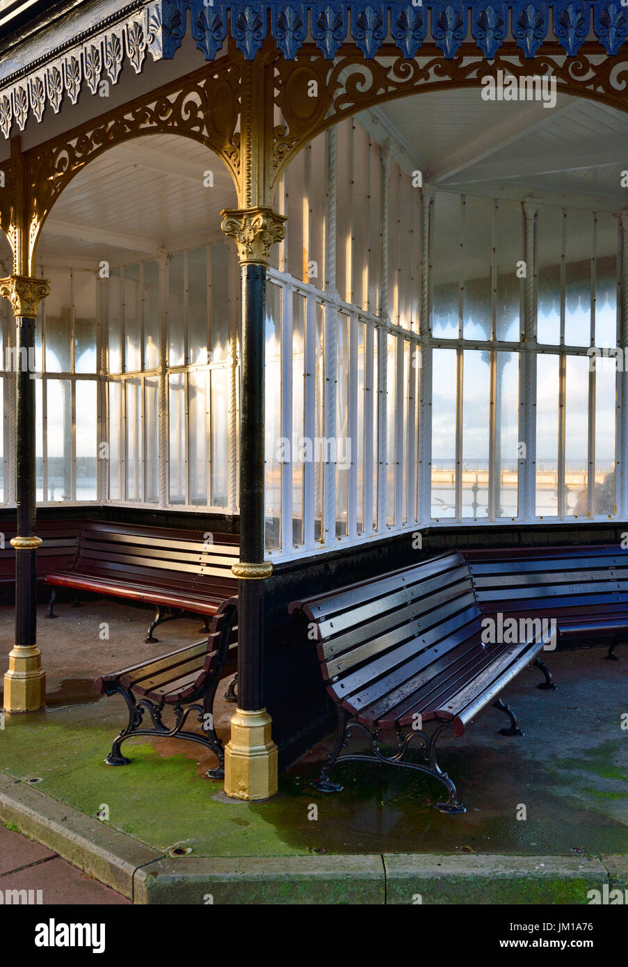 Viktorianische Unterkunft an der Küste entlang der neuen Promenade in Brighton, England Stockfoto