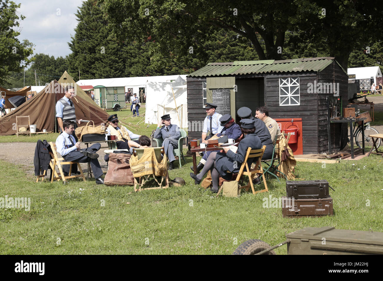 21. Juli 2014 - Paddock Wood, Kent, UK - Re-enactment gekleidet als Besatzung der britischen Royal Air Force während der Second World War auf den Krieg und Frieden-Revival auf Hop Farm in Paddock Wood Kent UK 26.07.2017 (Credit-Bild: © Theodore Liasi über ZUMA Draht) Stockfoto