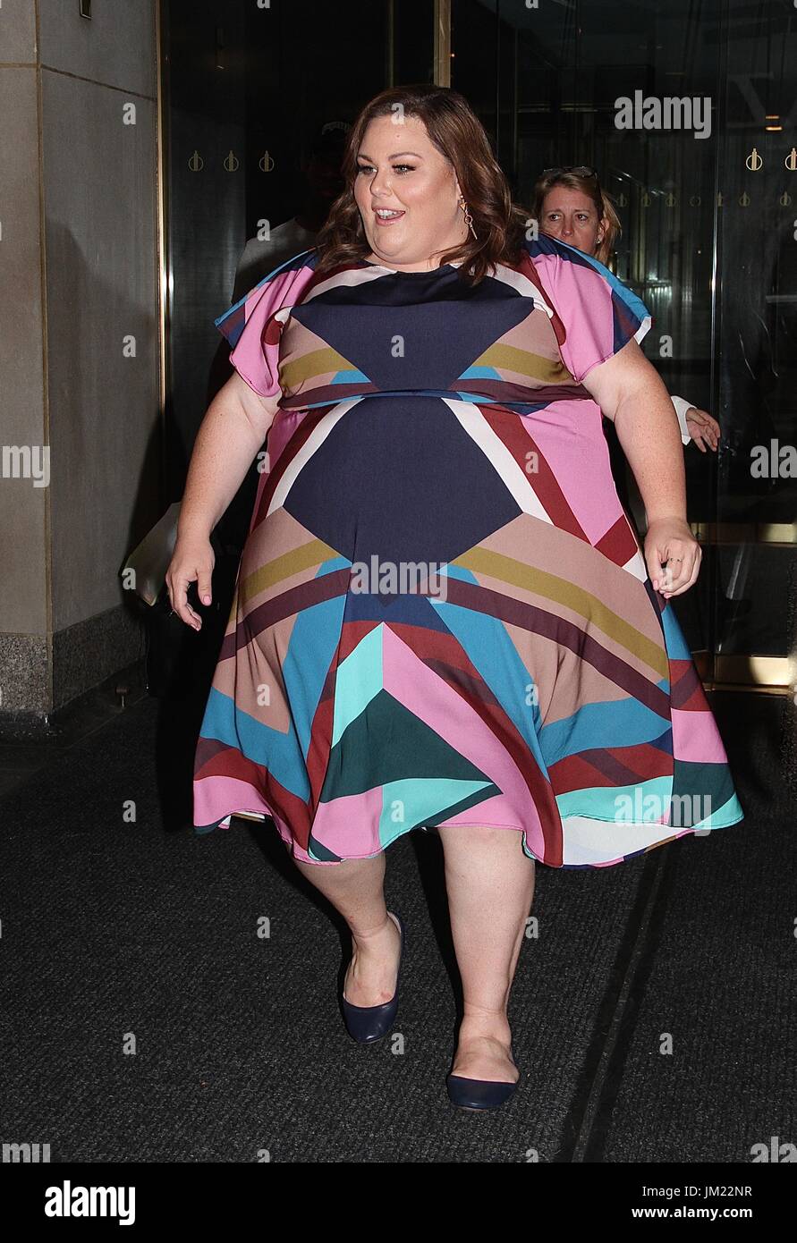 New York, NY, USA. 25. Juli 2017. "Dieses ist" Sterne Emmy-nominierte Schauspielerin Chrissy Metz entdeckt verlassen die "heute" zeigen uns in New York City auf 25. Juli 2017. Bildnachweis: Rainmaker Fotomedien/Punch/Alamy Live-Nachrichten Stockfoto