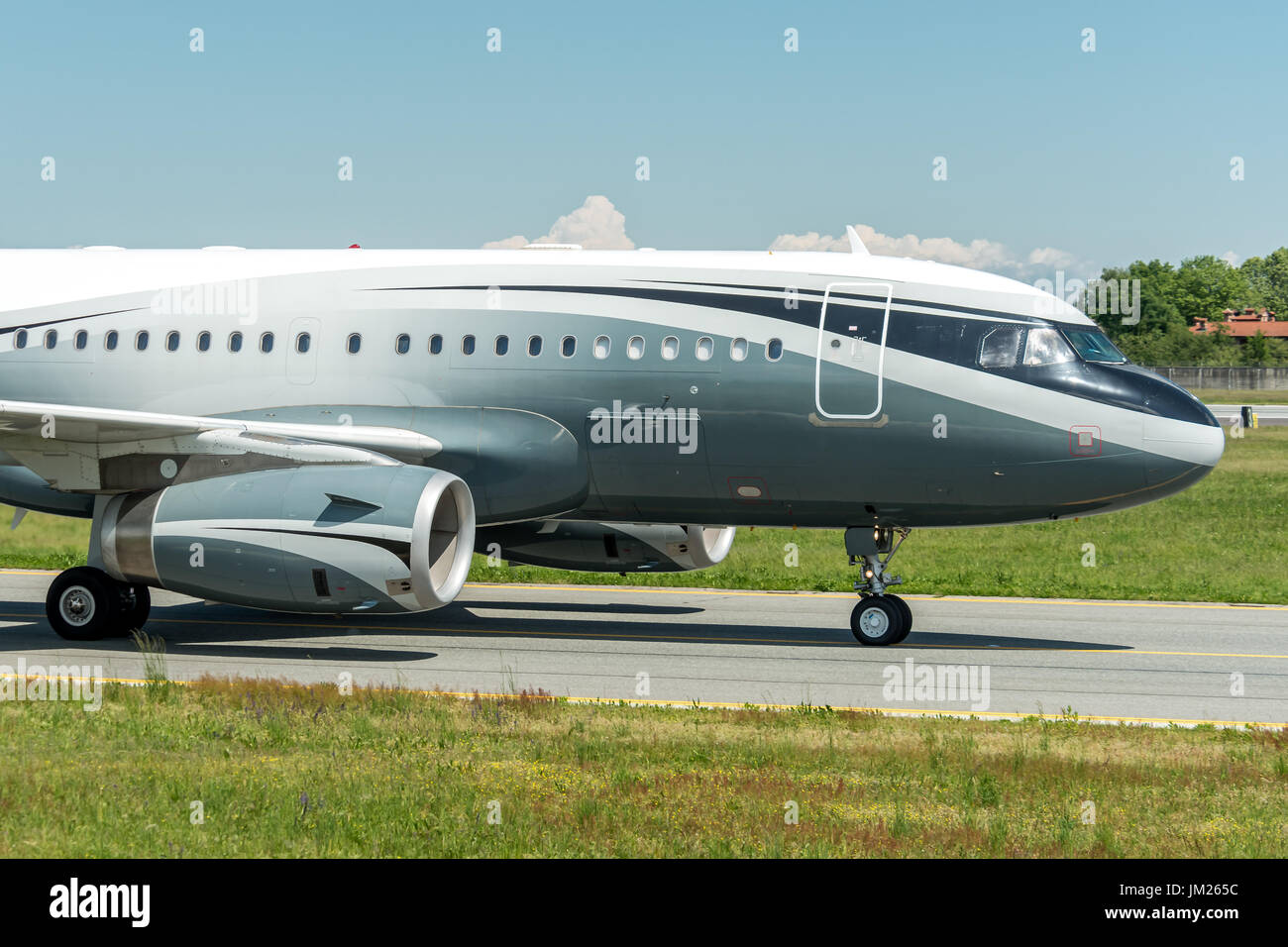 Aus New York mit dem Airbus A319 CJ von Dmitry rybolovlev, Wer ist Eigentümer der AS Monaco, in Turin spielte das Halbfinale der UEFA Champions League gehört. bizjet Stockfoto