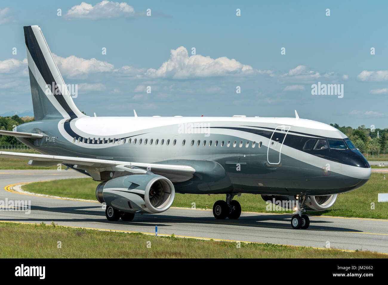 Aus New York mit dem Airbus A319 CJ von Dmitry rybolovlev, Wer ist Eigentümer der AS Monaco, in Turin spielte das Halbfinale der UEFA Champions League gehört. bizjet Stockfoto