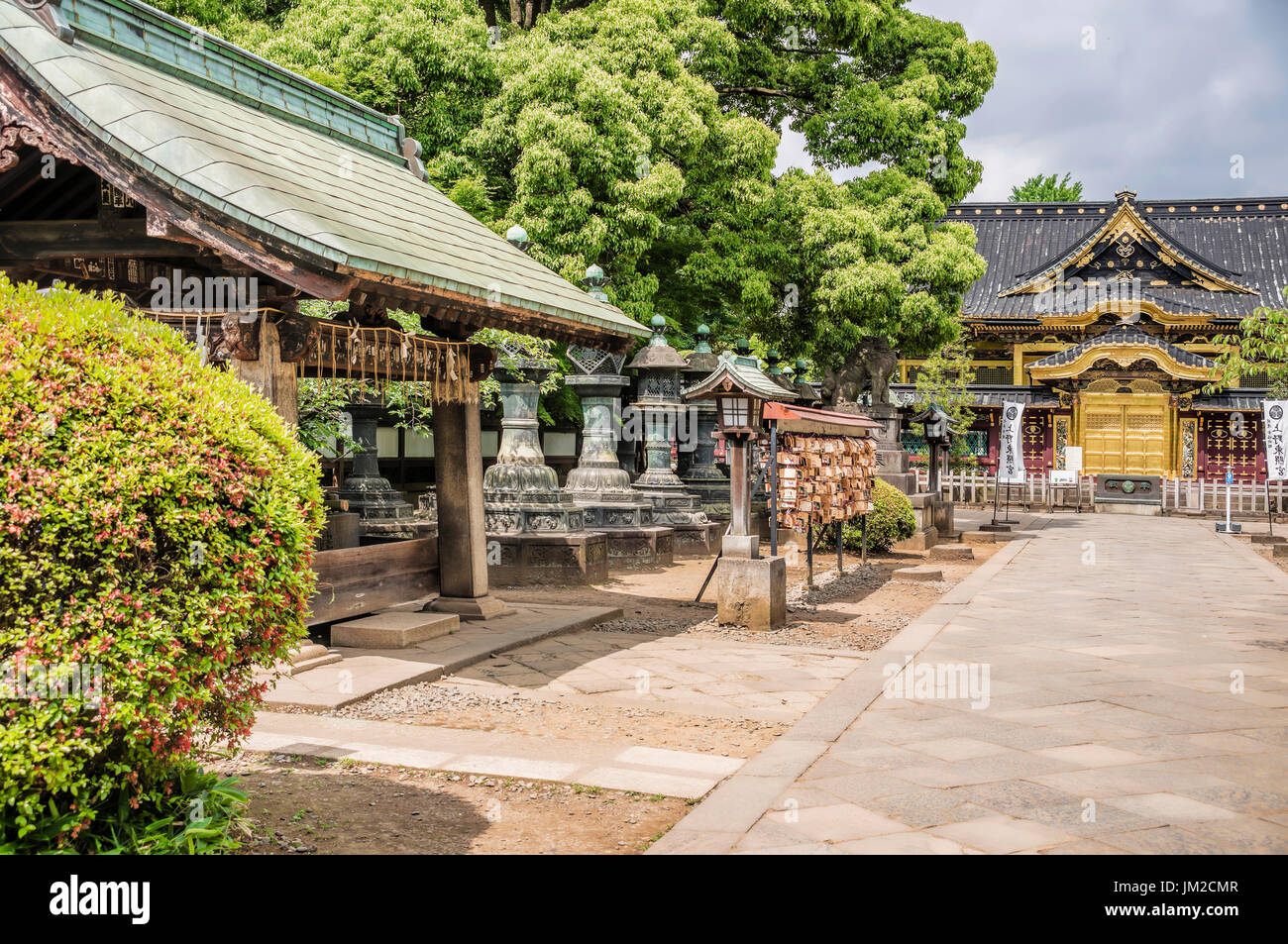 Toshogu Jinja Schrein von Ueno Park, Tokyo, Japan, wurde gebaut und im Jahre 1627 eingeweiht der Speicher von Tokugawa Ieyasu (1542-1616) Stockfoto