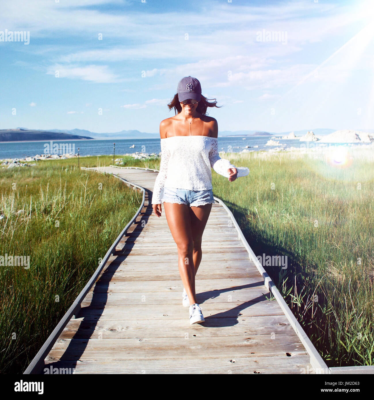 Treffen Sie Rauchen heiß Hubschrauberpiloten in der Ausbildung, die ihren glamourösen Lebensstil mit fast sechzig tausend Instagram Anhänger teilt. Atemberaubende im Stockfoto