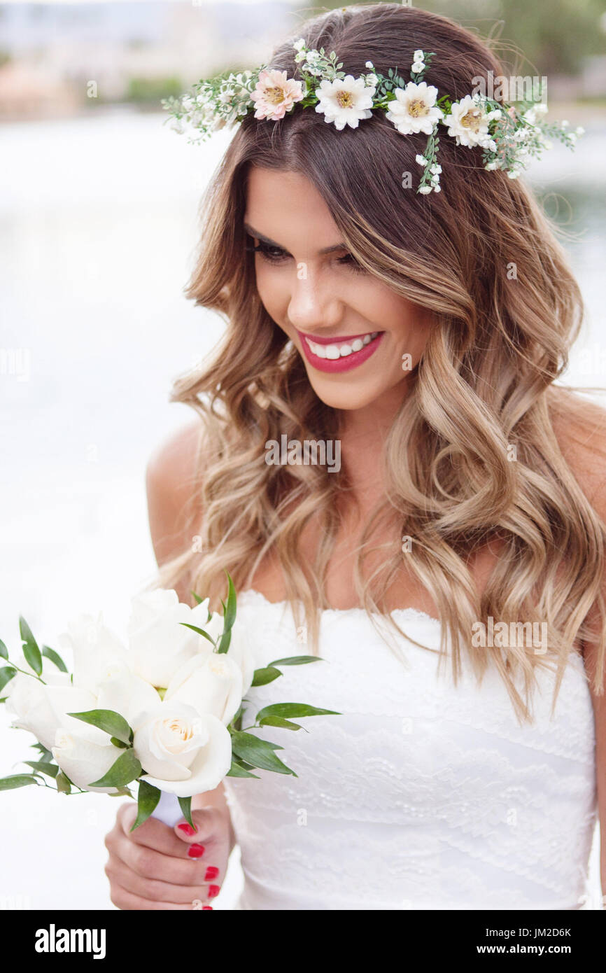 Treffen Sie Rauchen heiß Hubschrauberpiloten in der Ausbildung, die ihren glamourösen Lebensstil mit fast sechzig tausend Instagram Anhänger teilt. Atemberaubende im Stockfoto