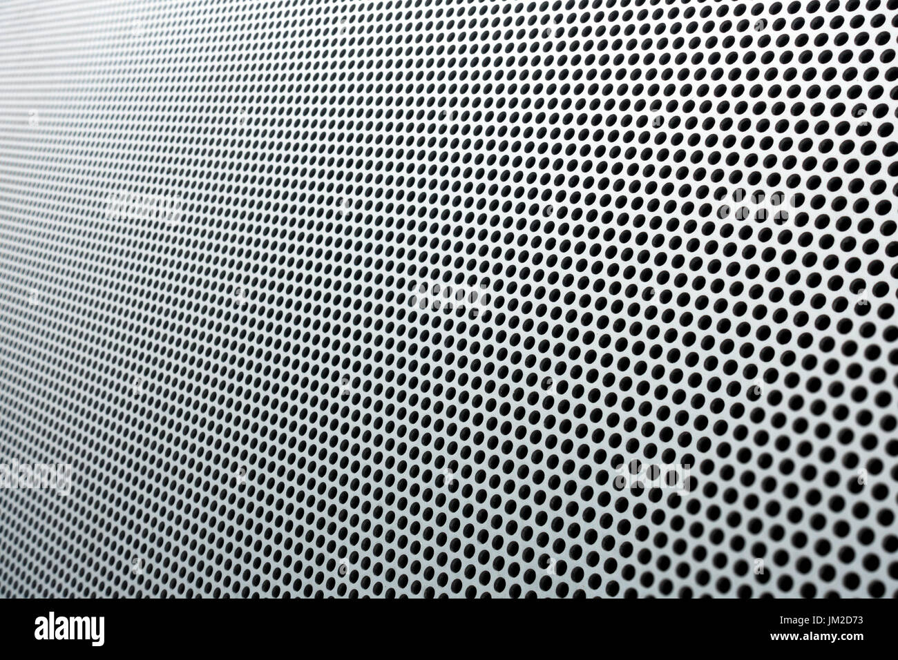 Grau Metall Hintergrund, runde perforiertes Metall Textur mit Reflexionen Stockfoto