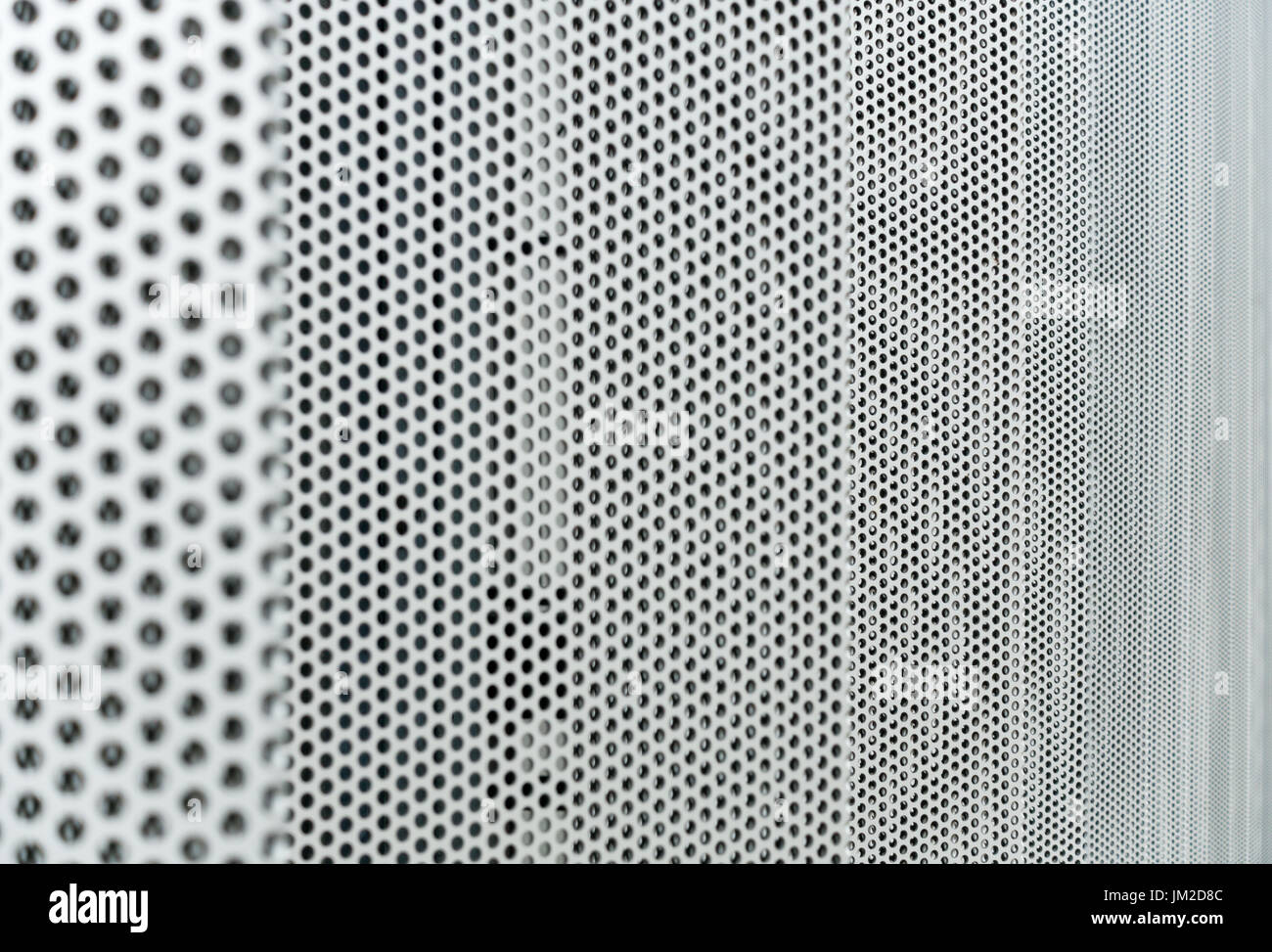 Grau Metall Hintergrund, runde perforiertes Metall Textur Stockfoto