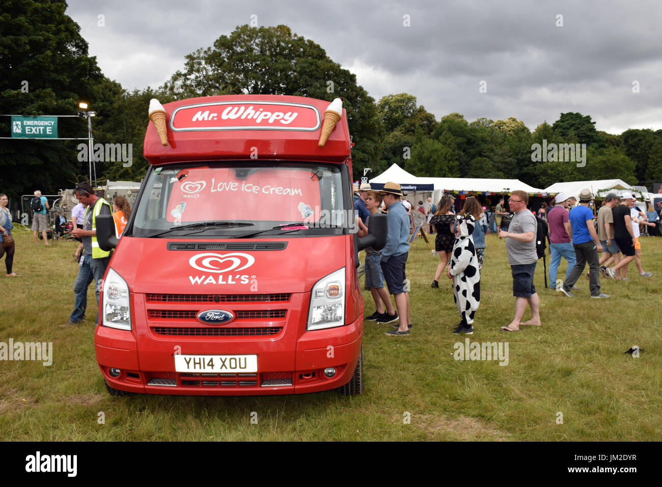 Latitude Festival 2017, Henham Park, Suffolk, UK. Glitzer ist unverzichtbares Accessoire in diesem Jahr Stockfoto