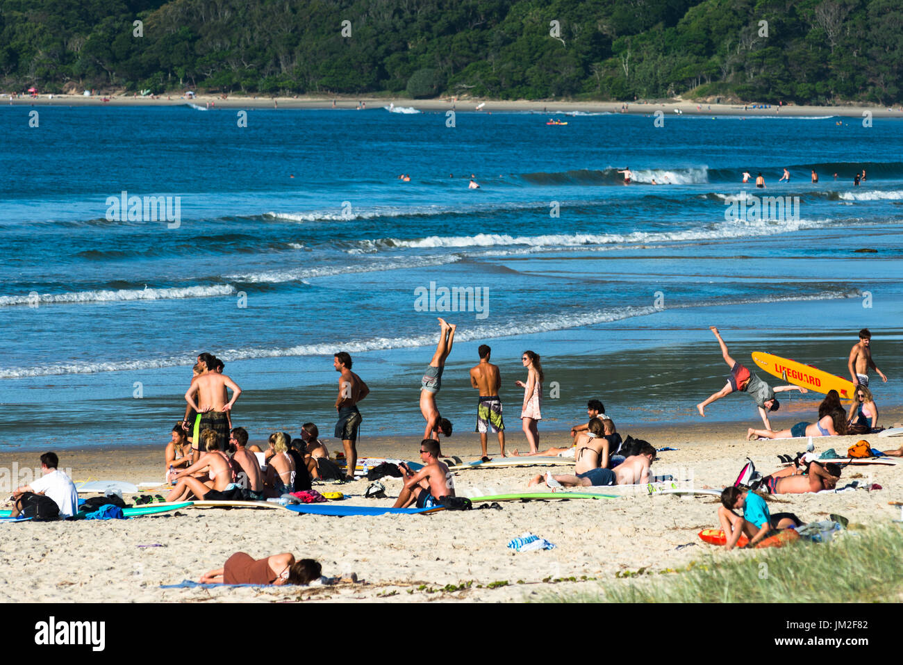 Eine geschäftige Hauptstrand in Byron Bay, New South Wales, Australien. Stockfoto