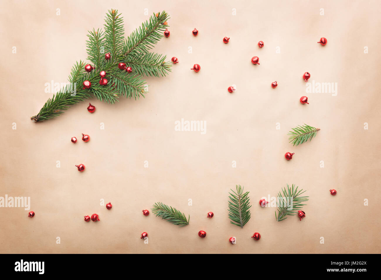 Weihnachten-Zusammensetzung, einfachen Hintergrund, flach legen, kopieren Raum. Stockfoto