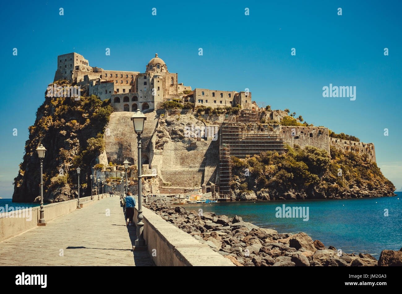 Ischia Ponte mit Burg Aragonese in auf der Insel Ischia, Neapel-Italien Stockfoto