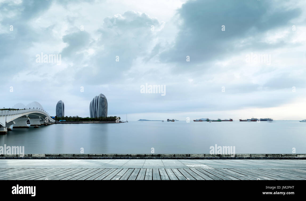 Stadt am Meer von Dämmerung, China Hainan Insel Sanya Stockfoto