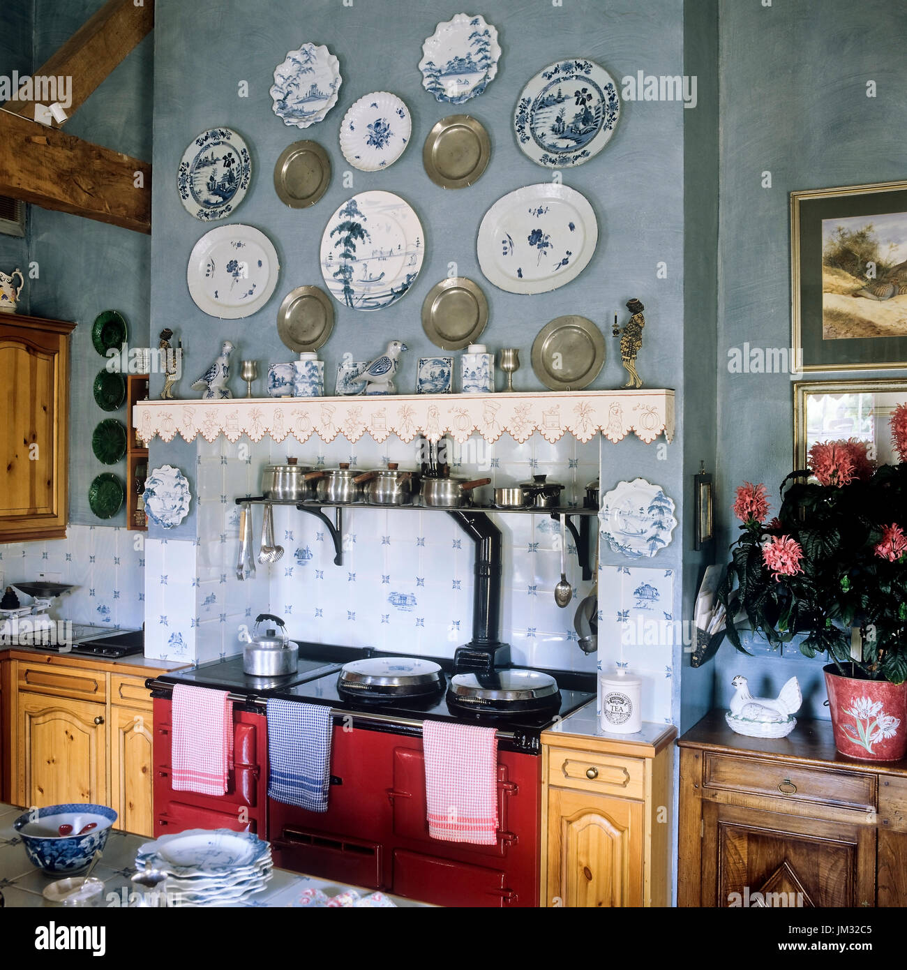 Platte Display in der Küche Stockfoto