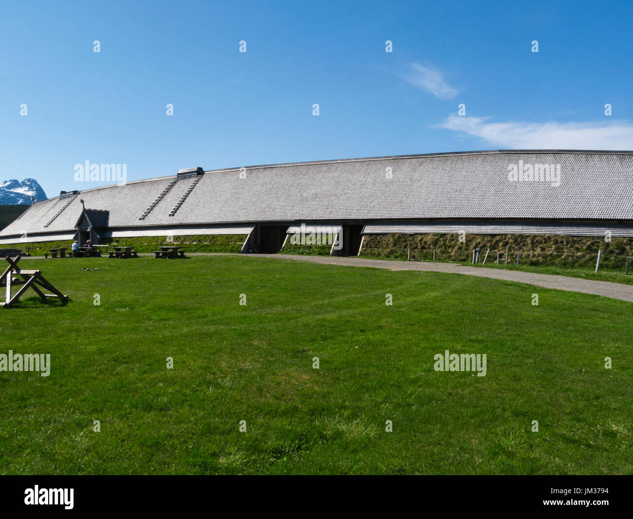 Wikinger Museum Lofotr mit archäologischen Exponaten in rekonstruierten Langhaus Viking Häuptlinge Dorf Insel Vestvågøya Lofoten Inselgruppe Norwegen Stockfoto
