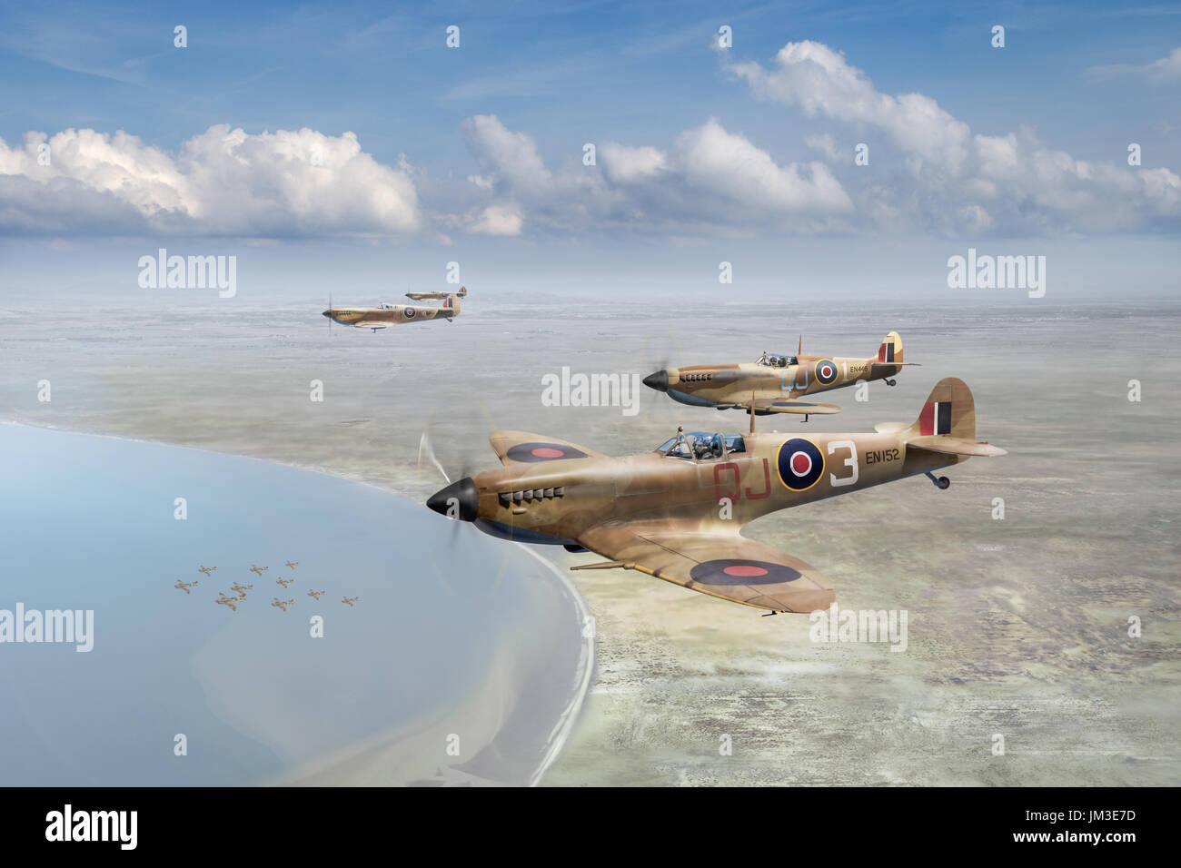 Eine Darstellung der Wüste Luftwaffe Spitfire IXc EN152 QJ-3 mit 92 Geschwader und andere Begleitung P40 Kittyhawks auf eine Anti-Versand-Sortie über die Gul Stockfoto