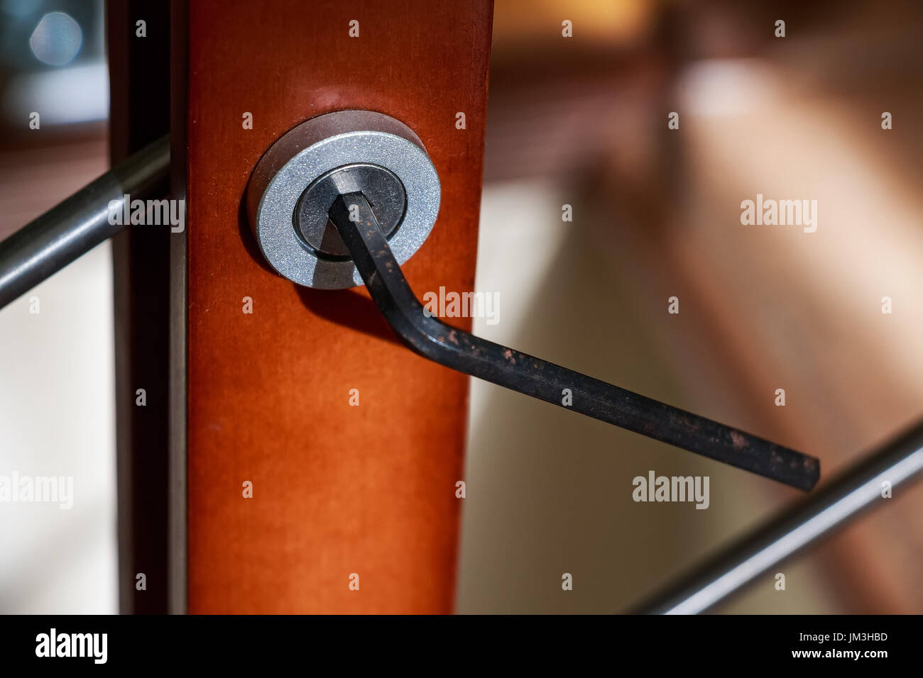 Metall Sechskant Schlüssel Loch im Möbel hautnah Stockfotografie - Alamy