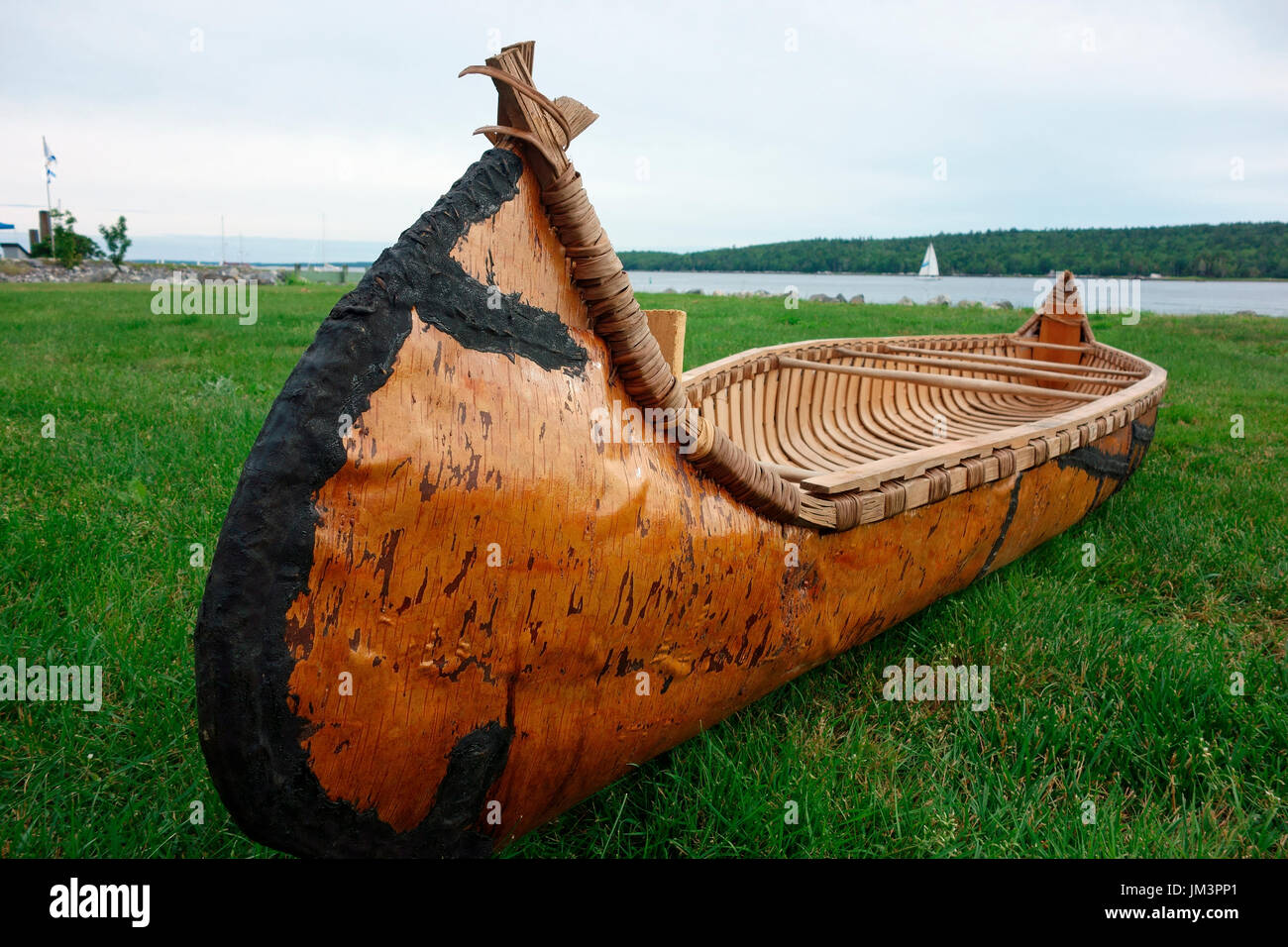 Birke Barke Kanu gemacht durch Mi'Kmaq, Mi'Kmaw, MicMac, Eingeborener, der eingeboren in Nova Scotia, Kanada Stockfoto