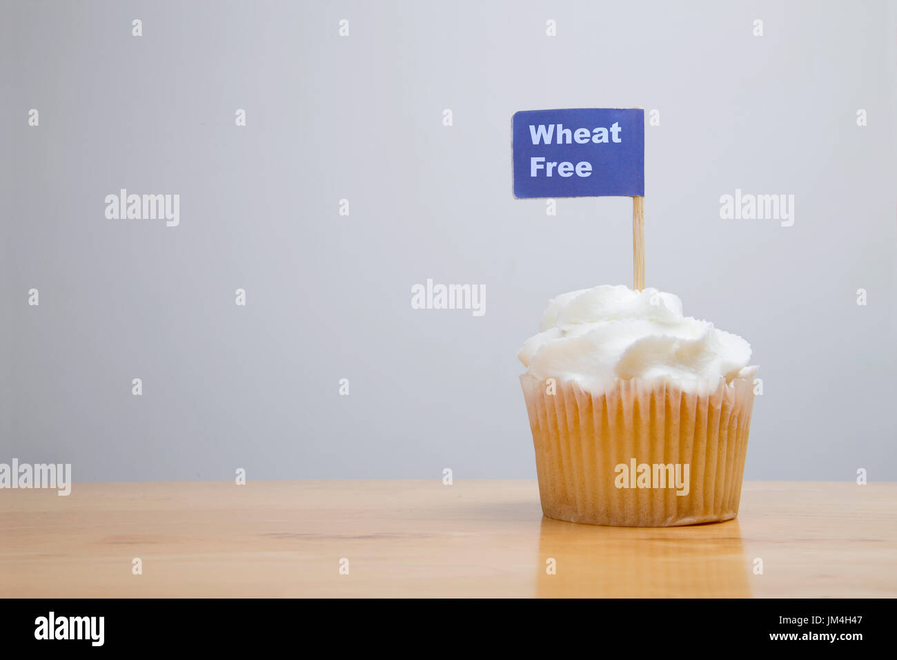 Vereist Fee Kuchen mit Weizen frei geschrieben auf eine Allergie-Beratung-Flagge Stockfoto