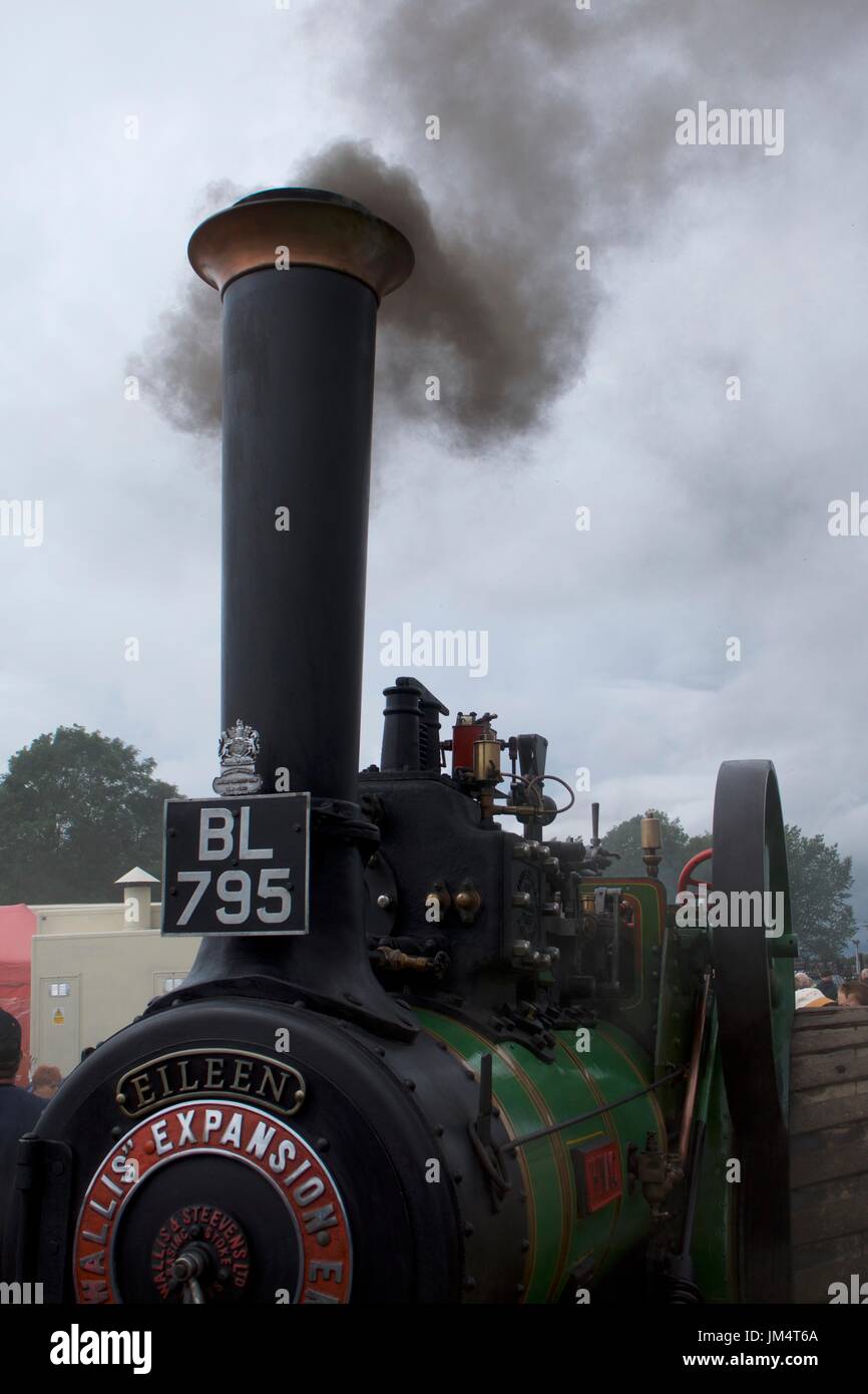 Dampf steigt aus Trichter der Zugmaschine bei Masham Steam Fair, Masham, North Yorkshire, UK Stockfoto