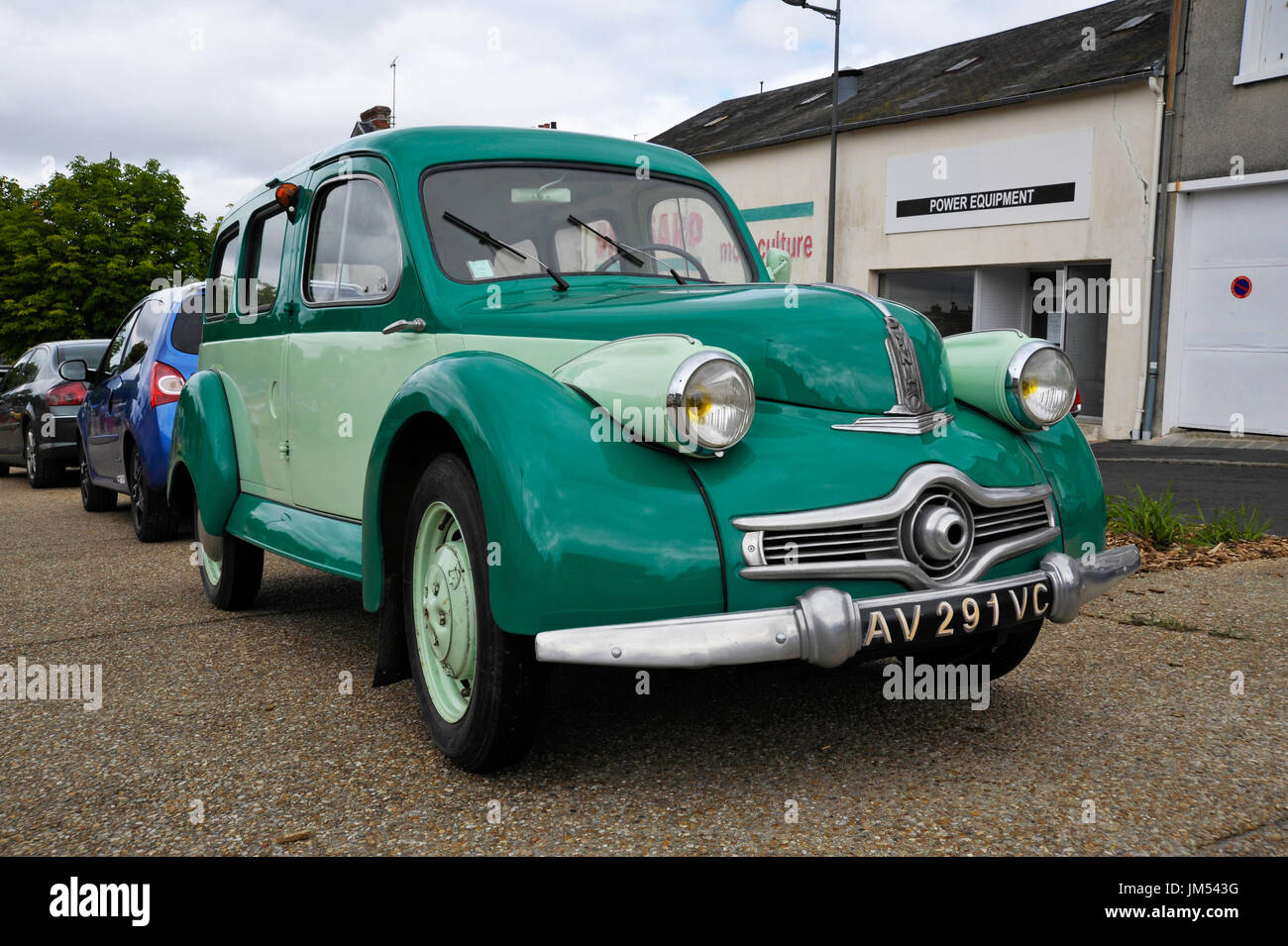 Panhard Dyna Kombi auf dem Display an den historischen grand Prix Bressuire, Frankreich Stockfoto