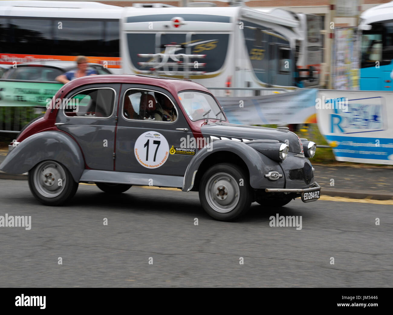 Panhard Dyna Limousine beim historischen grand Prix Bressuire, Frankreich Stockfoto