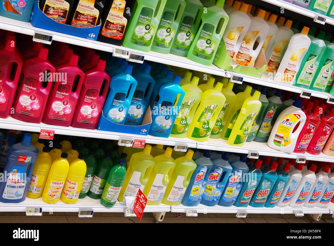 Reinigungsmittel in einen Supermarkt Stockfoto