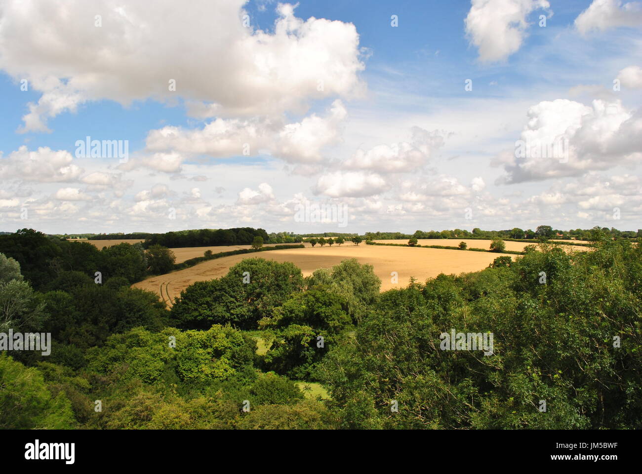 Blick auf die Landschaft, Felder von den Wänden in Framlingham castle Stockfoto