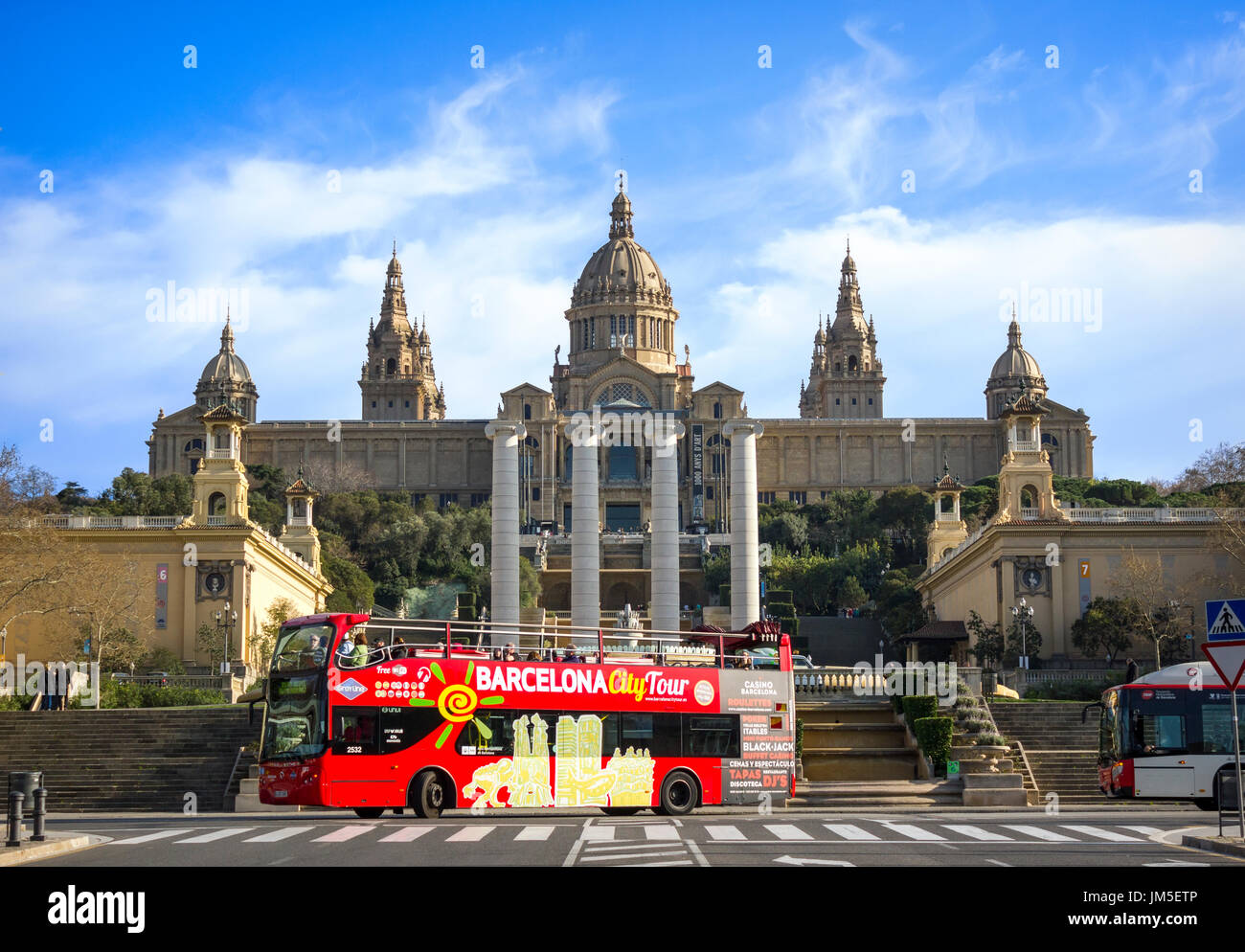 BARCELONA, Spanien - März 10: The National Museum der katalanischen bildende Kunst am Montjuïc Hügel am Ende der Avinguda De La Reina Maria Cristina, ne Stockfoto