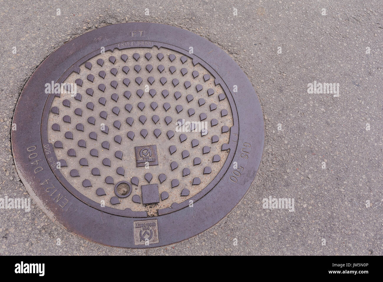 Alten Kanaldeckel. Stockfoto