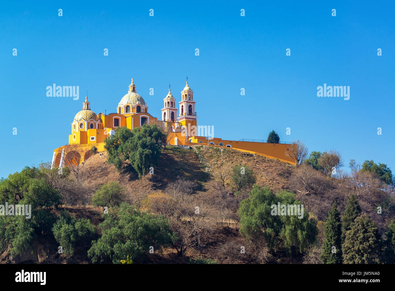 Kirche der Muttergottes von Remedies hoch auf einem Hügel in Cholula, Mexiko Stockfoto