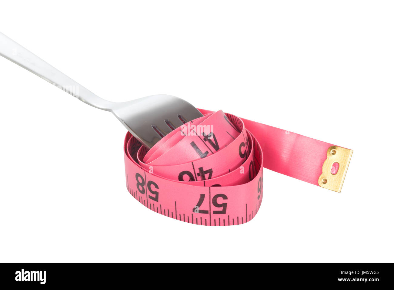 Rot-Maßband gewickelt um die Zinken einer Gabel in ein Konzept der Gewichtsverlust und controlling Nahrungsaufnahme isoliert auf weiss Stockfoto