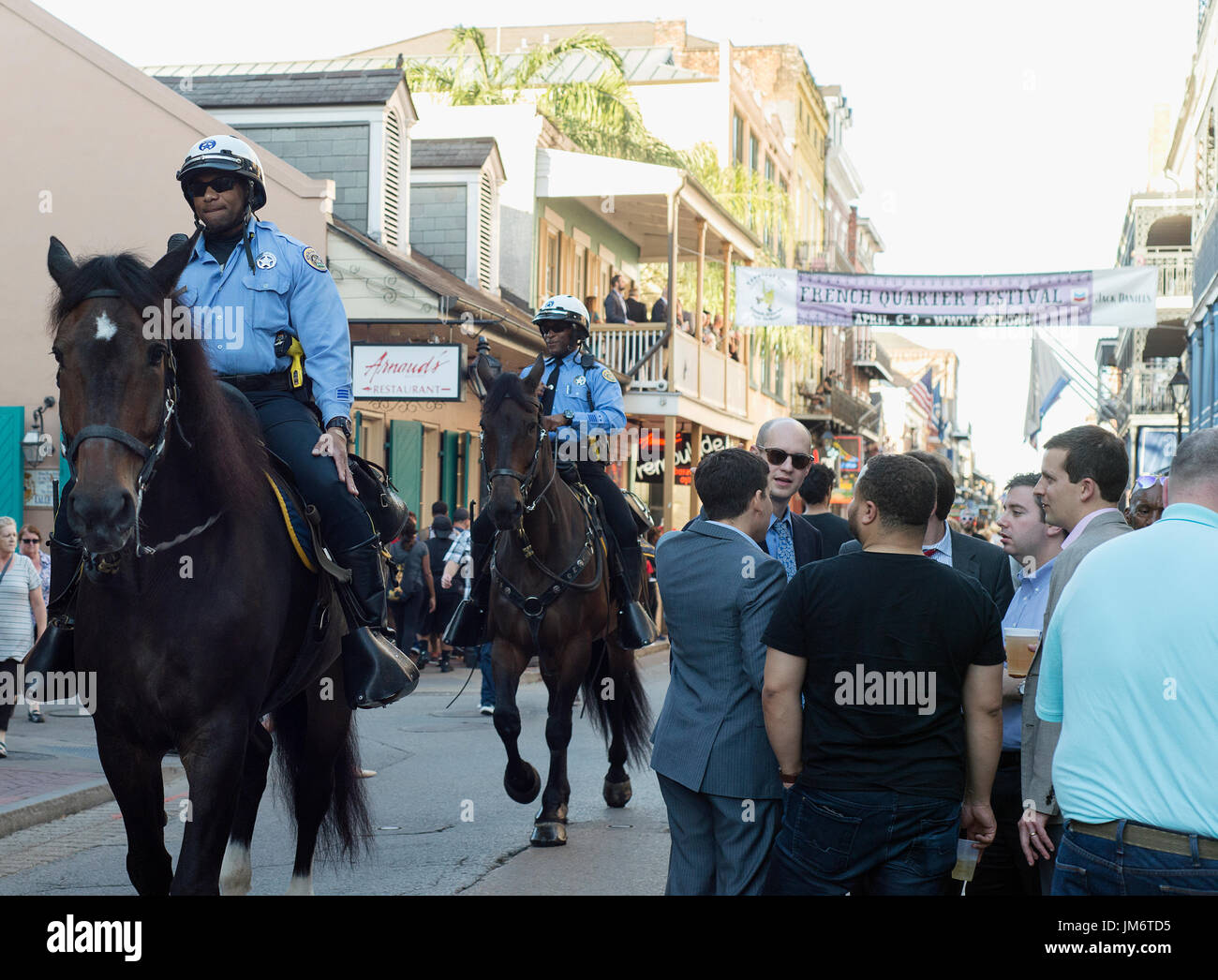 Polizei das French Quarter in New Orleans, Louisiana herumfahren. Stockfoto