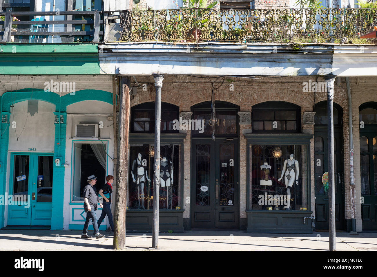 Magazin-Straße im Stadtteil Uptown New Orleans. (Trashige Diva Shop.) Stockfoto