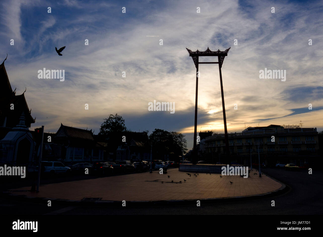 Die "Giant Swing" Denkmal gesehen ein wenig vor der Sonnenuntergang, Phra Nakhon Bezirk, Bangkok, Thailand. Stockfoto