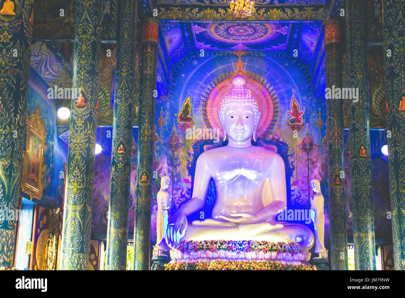 Chiang Rai, Thailand - 12. Juli 2017: Bild von Buddha im Inneren Heiligtum am Wat Rong Sua Ten oder blau-Tempel. Stockfoto