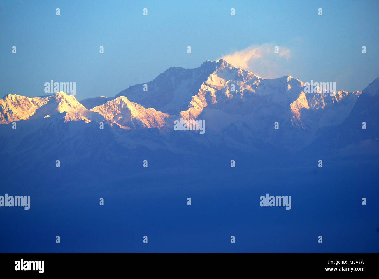 Mount Kanchenjung, Himalaya, bei Sonnenaufgang von Tiger Hill, Darjeelling, West Bengal, Indien Stockfoto