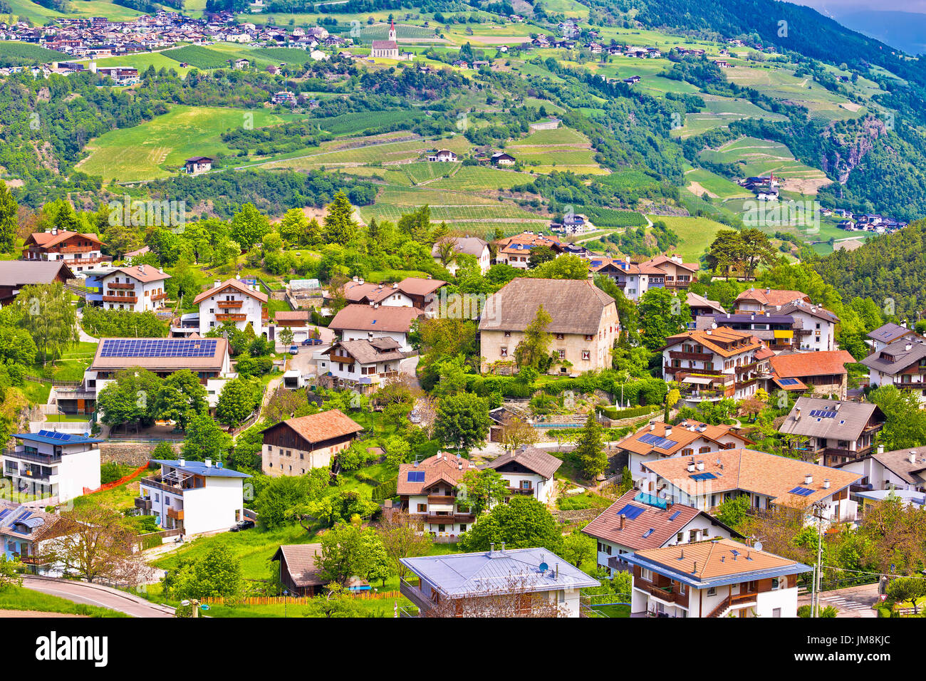 Idyllische alpine Dorf Gudon Architektur und Landschaft anzeigen, Provinz Bozen in der Region Trentino-Südtirol in Italien Stockfoto