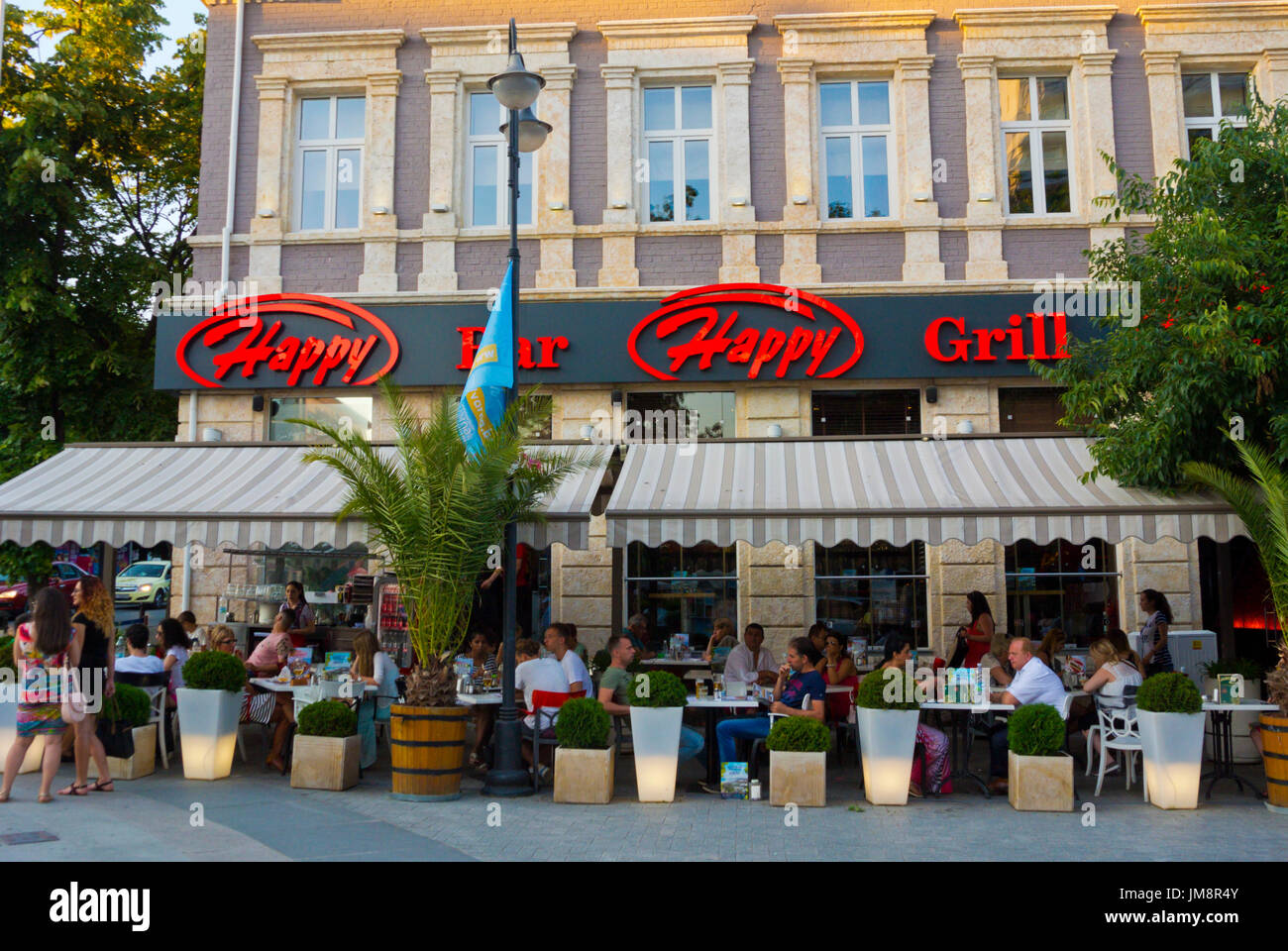 Happy Bar &amp; Grill, Slivinitsa Straße, Varna, Bulgarien Stockfotografie  - Alamy