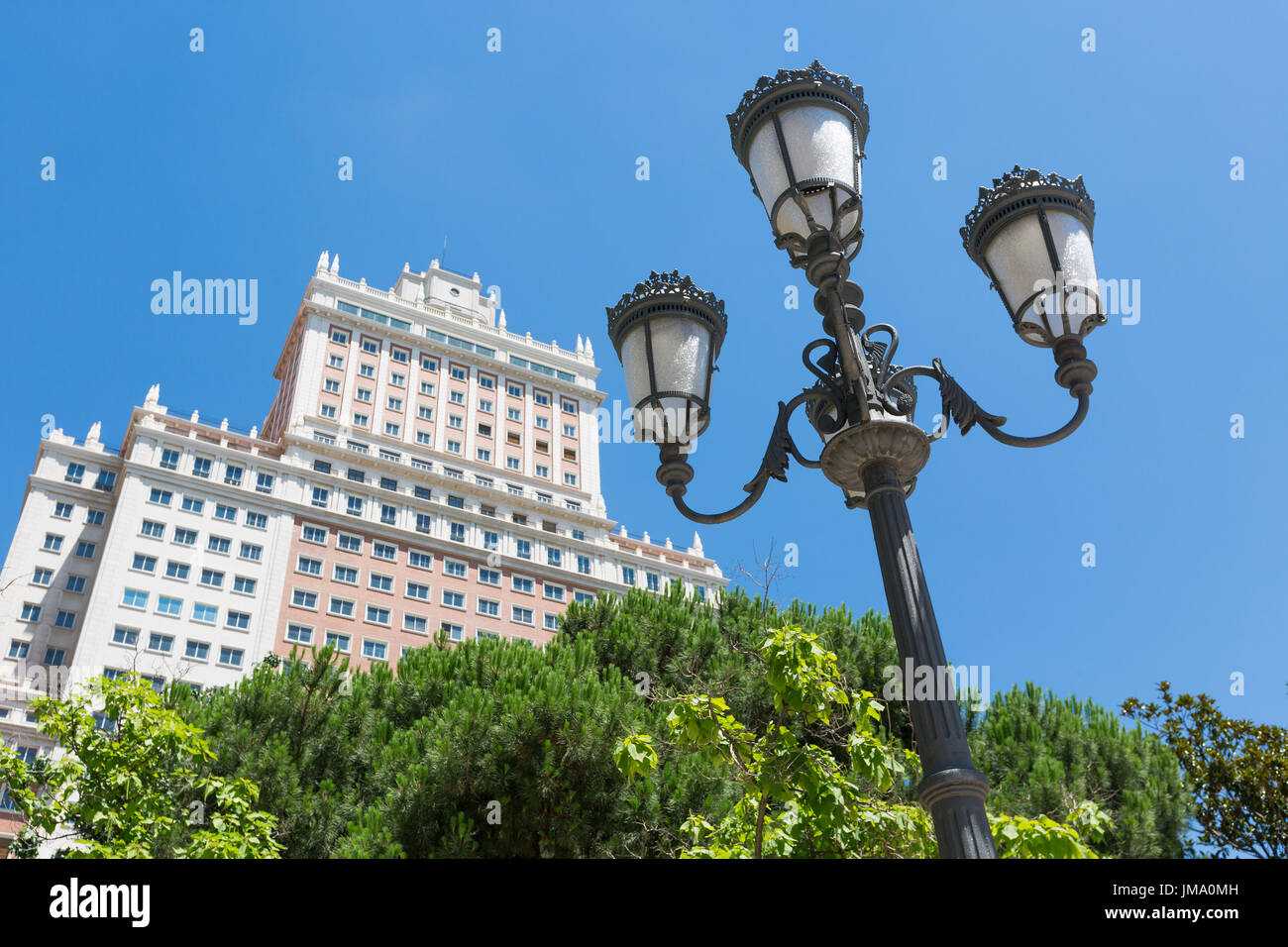 Alt, reich verzierten Straßenbeleuchtung in Plaza de España, Madrid, Spanien Stockfoto