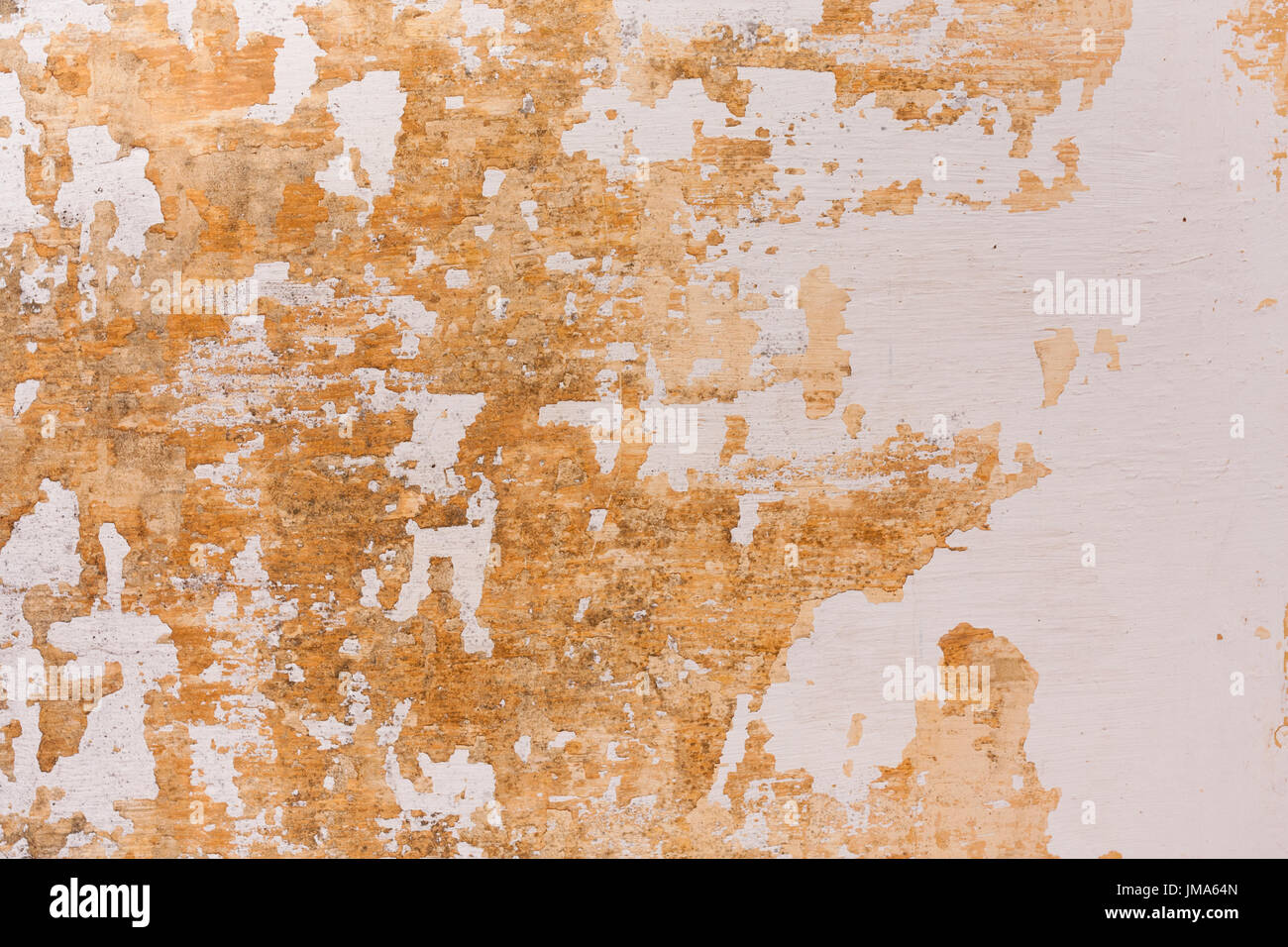 Alten Zement verputzte Wand, die Farbe angeschlagen hat. Stockfoto