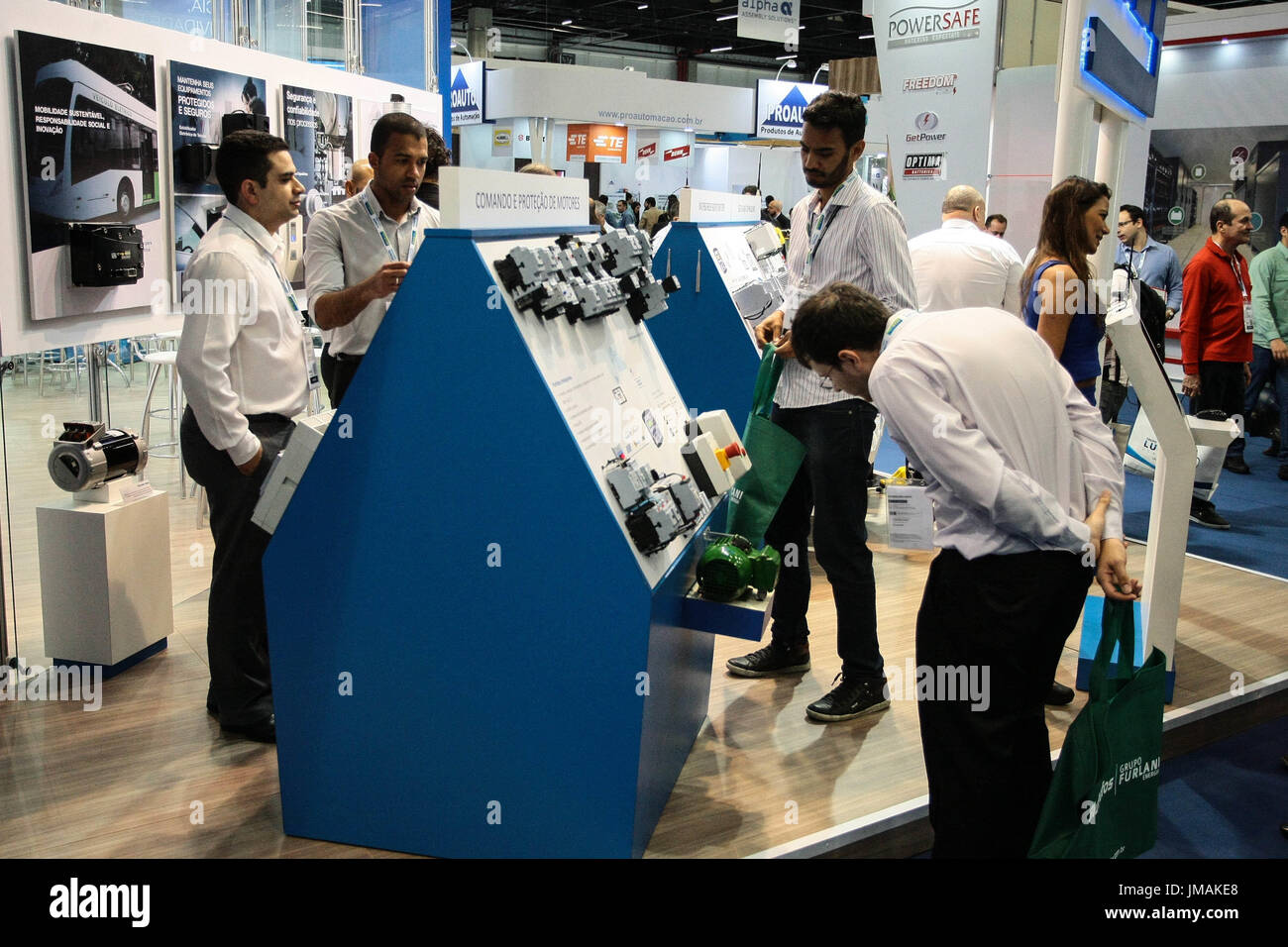SÃO PAULO, SP - 26.07.2017: 29 FIEE NO SÃO PAULO EXPO - die 29. internationale Messe für die Elektroindustrie, Elektronik, Energie und Automation (FIEE) zwischen 25. und 28. dieses Monats gehalten wird, um die Aktualisierung und treffen folgen den Anforderungen des Marktes, die Veranstaltung ist alle zwei Jahre und präsentiert einige Neuheiten für den Bereich. Die Veranstaltung findet statt in São Paulo Expo. (Foto: Aloisio Mauricio/Fotoarena) Stockfoto