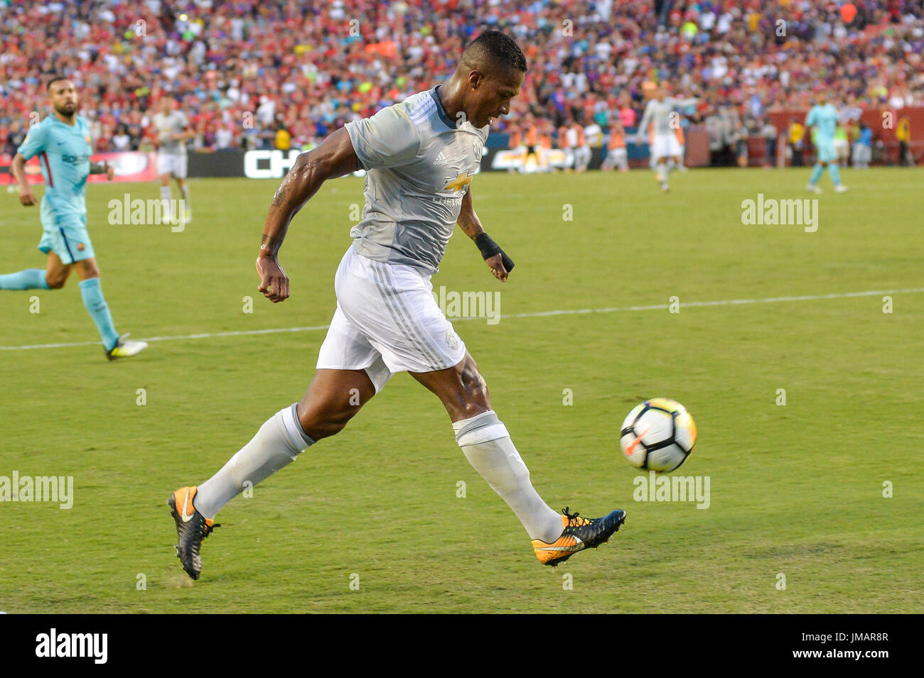 Landover, Maryland, USA. 26. Juli 2017. Manchester United ANTONIO VALENCIA (25) kickt den Ball Richtung Tor in der ersten Hälfte des Spiels an FEDEXFIELD in Landover, Maryland statt. Bildnachweis: Amy Sanderson/ZUMA Draht/Alamy Live-Nachrichten Stockfoto