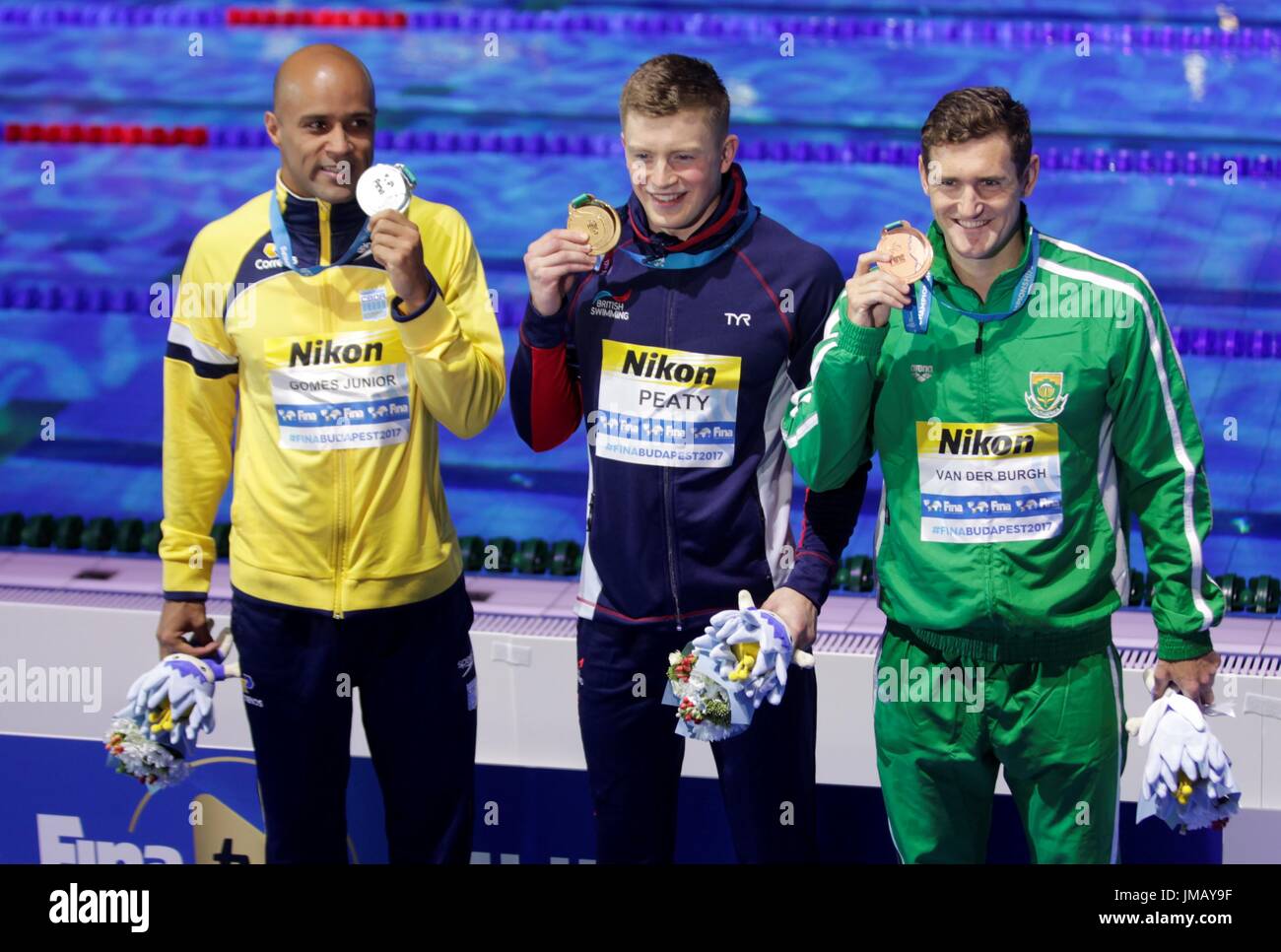 Budapest, Budapest. 26. Juli 2017. Budapest, Hongrie. 26 Juli 2017. 17ème Championnats du Monde FINA 2017 le Podium du 50 m Brasse Adam Peaty (1ere), Joao Gomez Junior (2eme) und Cameron Van Den Burgh (3eme) À Duna Arena À Budapest, Credit: Laurent Lairys/Agence Locevaphotos/Alamy Live News Stockfoto