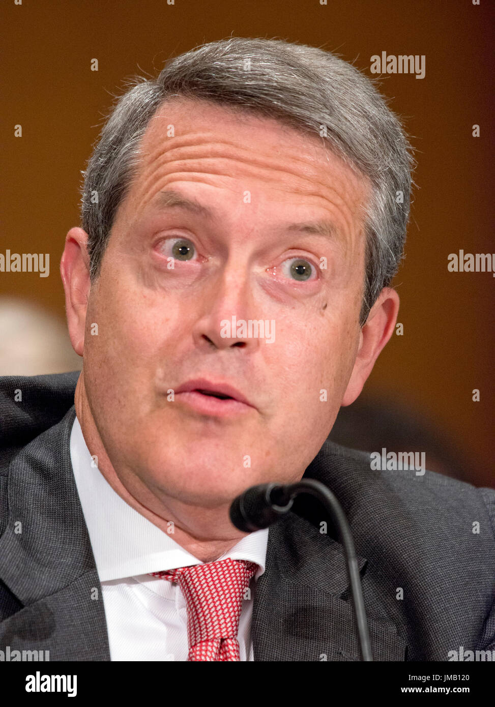 Washington DC, USA. 27. Juli 2017. Randal Quarles, Gründer und Leiter der Cynosure-Gruppe, ein privates Investmentunternehmen, bezeugt vor dem United States Senate Committee on Banking, Wohnungsbau und Stadtentwicklung auf seine Ernennung zum Mitglied des Board of Governors des Federal Reserve System, Mitglied des Board of Governors des Federal Reserve System (Wiederwahl) und stellvertretender Vorsitzender für die Aufsicht der Board of Governors des Federal Reserve System zu sein. Bildnachweis: MediaPunch Inc/Alamy Live-Nachrichten Stockfoto
