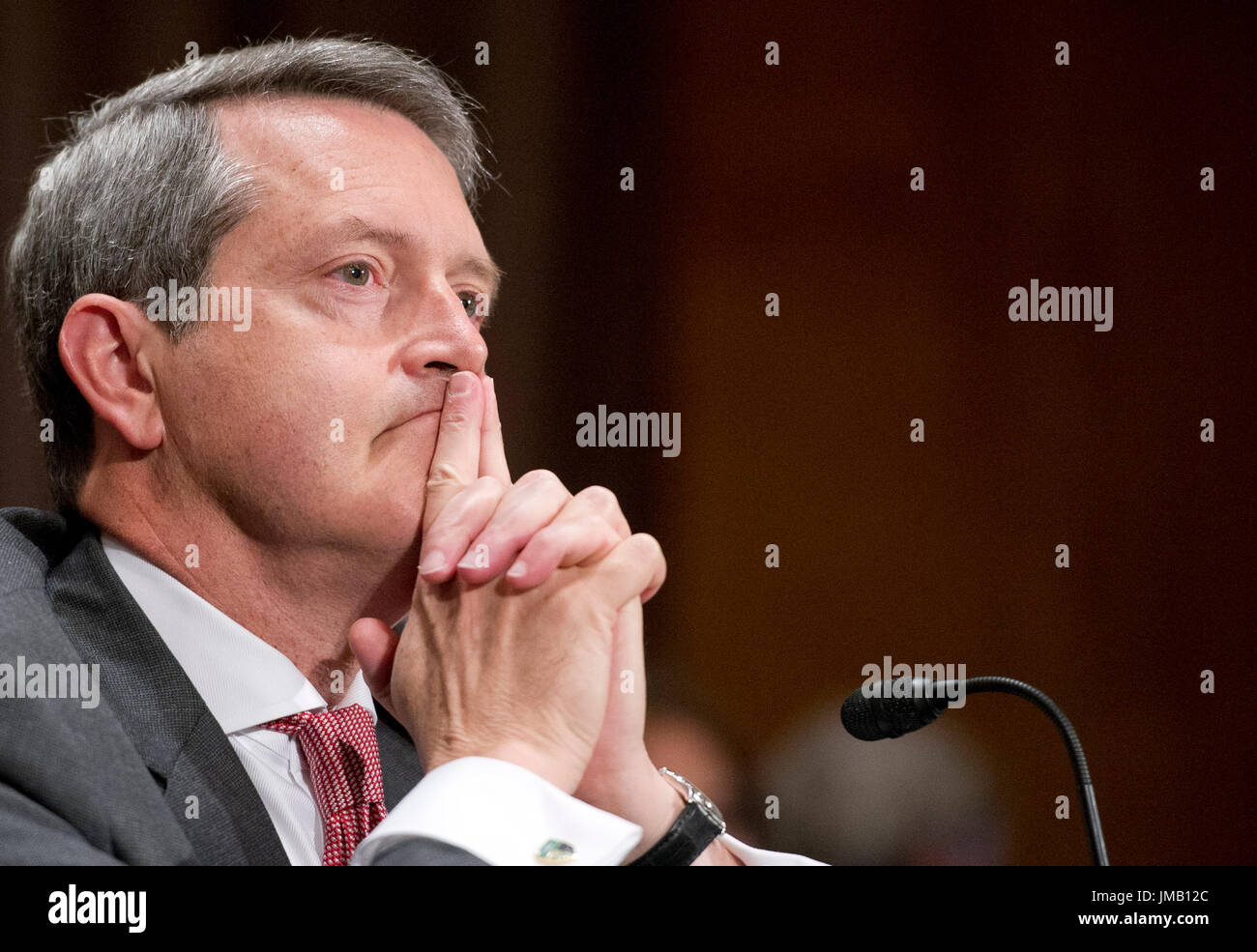Washington DC, USA. 27. Juli 2017. Randal Quarles, Gründer und Leiter der Cynosure-Gruppe, ein privates Investmentunternehmen, bezeugt vor dem United States Senate Committee on Banking, Wohnungsbau und Stadtentwicklung auf seine Ernennung zum Mitglied des Board of Governors des Federal Reserve System, Mitglied des Board of Governors des Federal Reserve System (Wiederwahl) und stellvertretender Vorsitzender für die Aufsicht der Board of Governors des Federal Reserve System zu sein. Bildnachweis: MediaPunch Inc/Alamy Live-Nachrichten Stockfoto